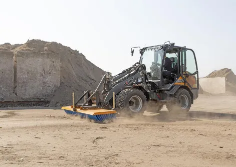 Giant G3500 X-TRA med redskab – producentfoto 2